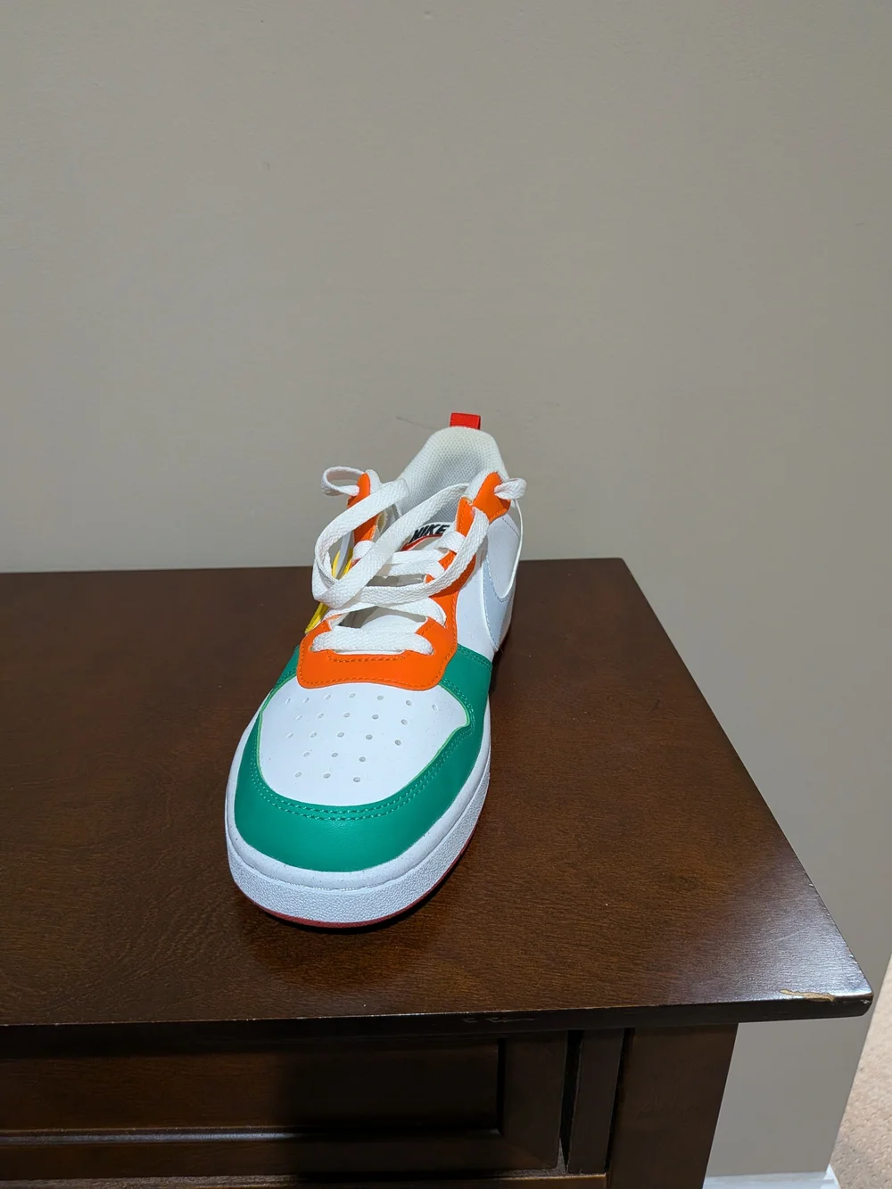 Kids 7 Nike Court 